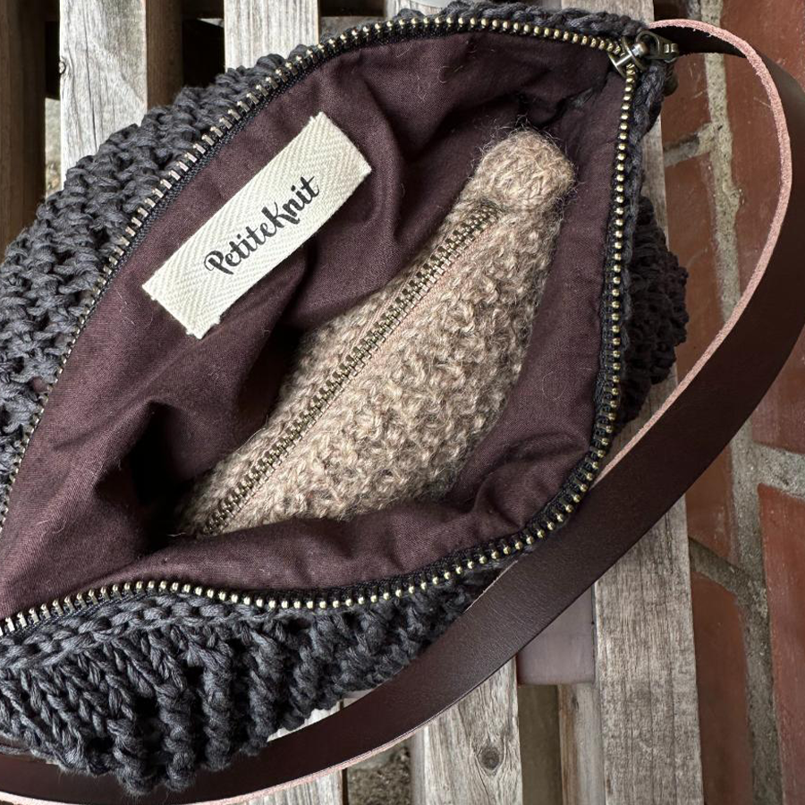 For til taske med rund bund, omkreds 58 cm - Brun- fra Petiteknit
